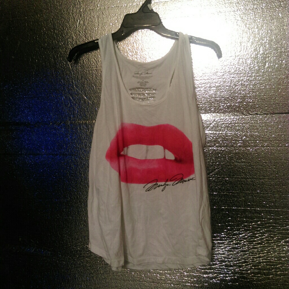Lips plus size tank top with slit back